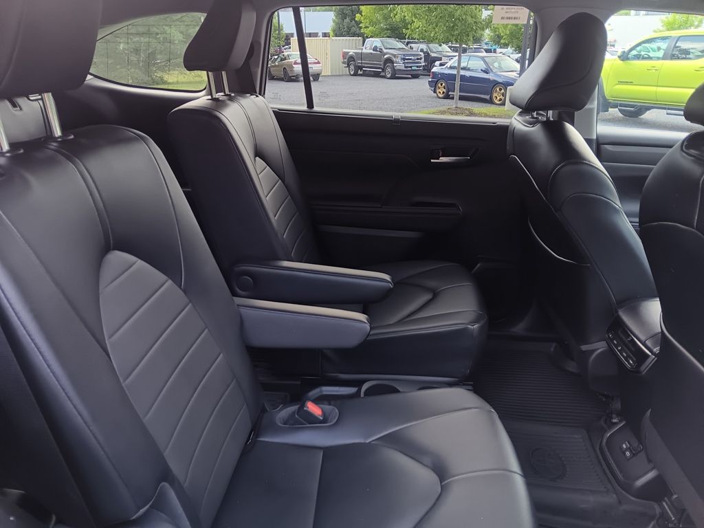 Used 2023 Toyota Highlander SUV