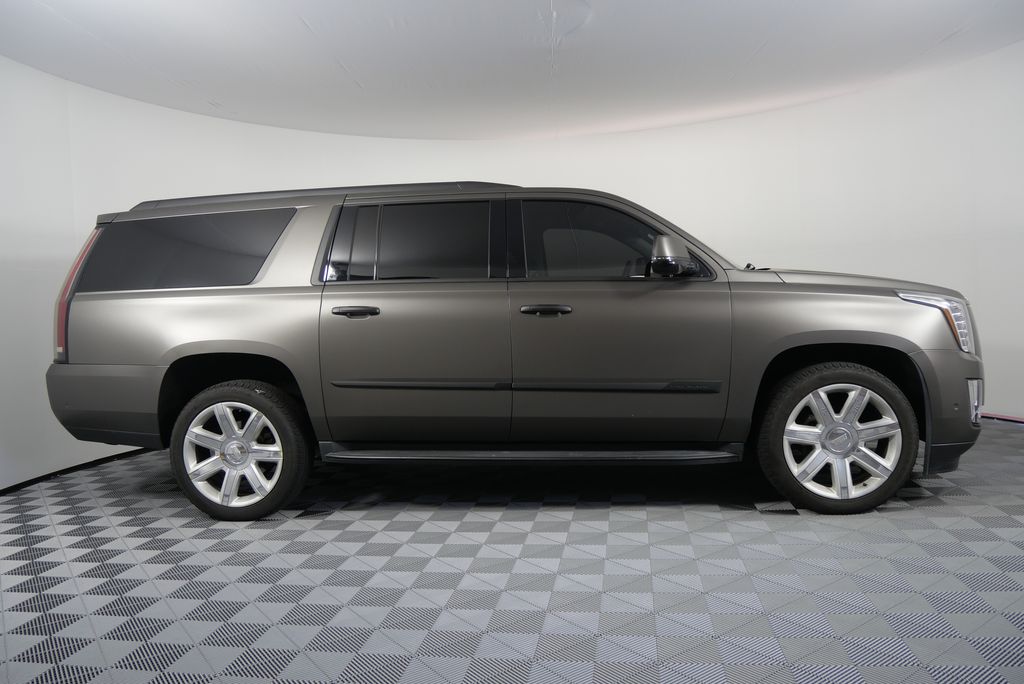 2017 Cadillac Escalade ESV Luxury 2