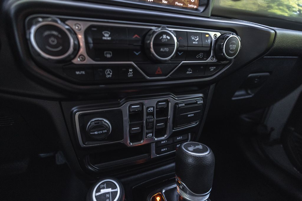 2021 Jeep Wrangler Unlimited Unlimited Sahara thumbnail 14