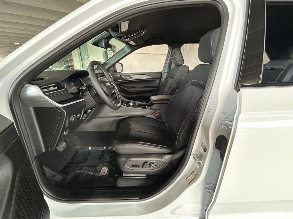 Used 2025 Bright White Clearcoat Jeep Laredo image 15