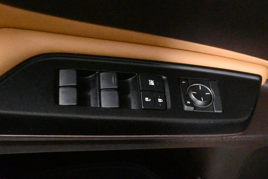 2019 Lexus ES 350 Luxury 32
