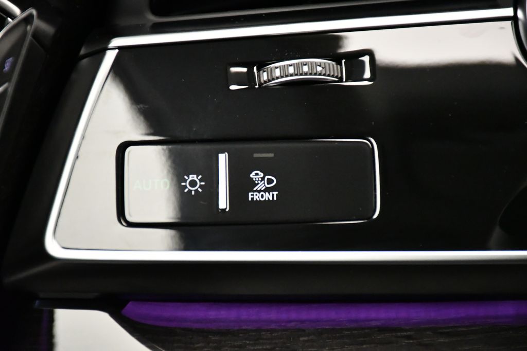 Thumbnail: 2026 Audi Q8 - 22