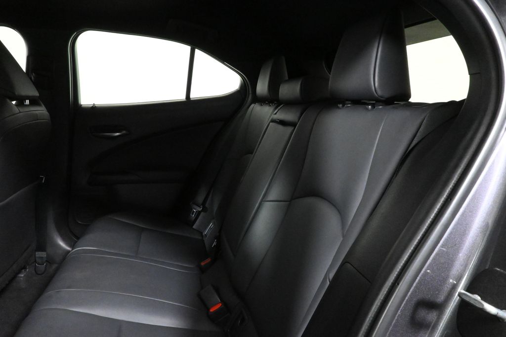 Thumbnail: 2024 Lexus UX - 4