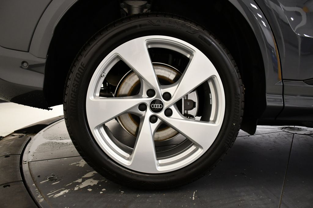 Thumbnail: 2025 Audi Q5 - 15