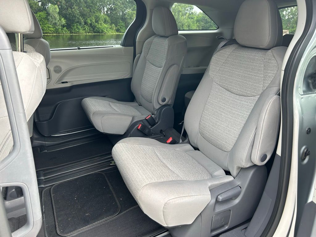 Thumbnail: 2021 Toyota Sienna - 13