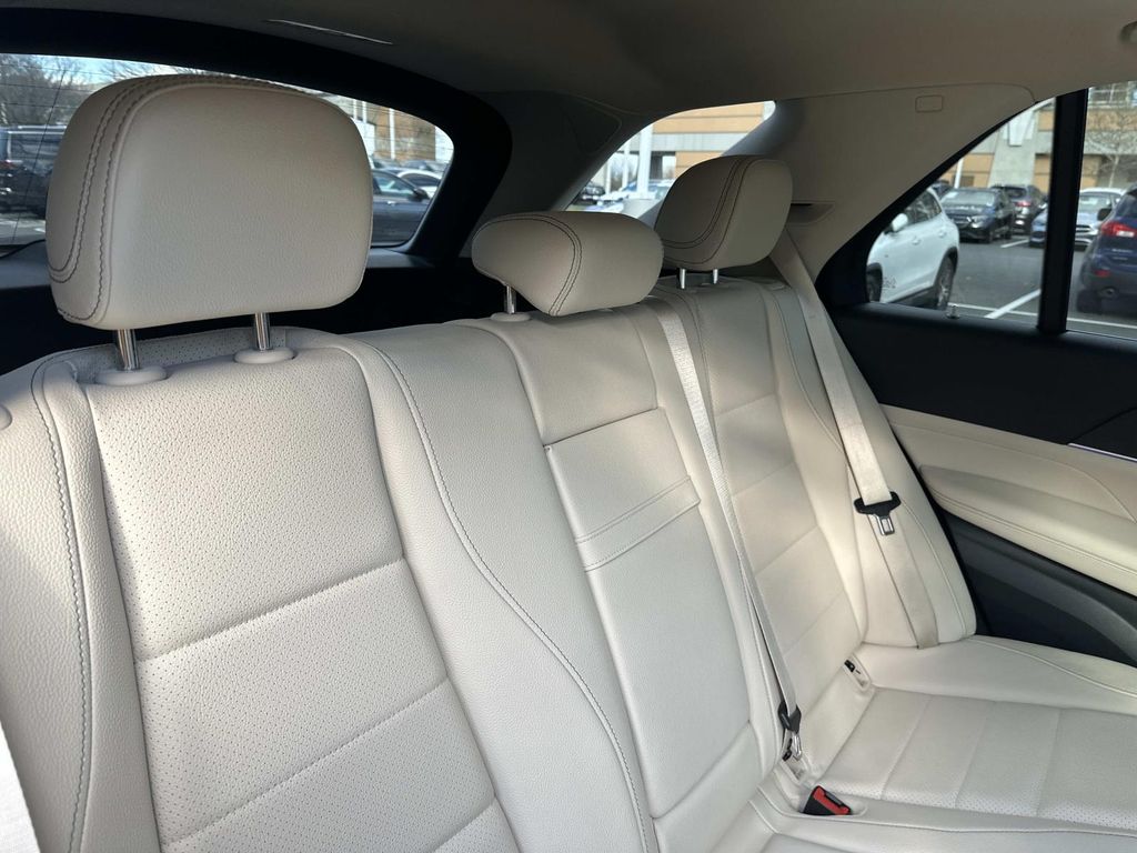 Thumbnail: 2022 Mercedes-Benz GLE - 27