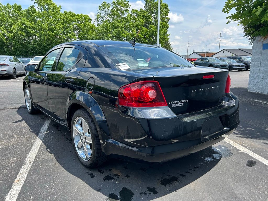 Thumbnail: 2013 Dodge Avenger - 3