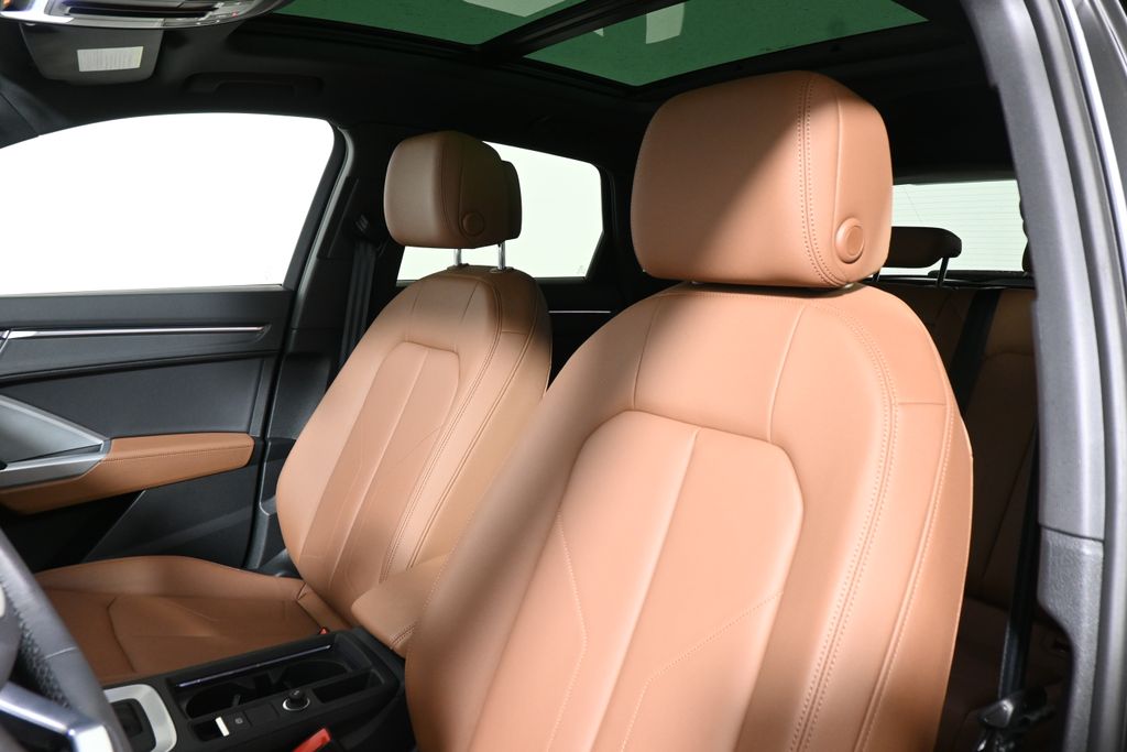 Thumbnail: 2025 Audi Q3 - 16