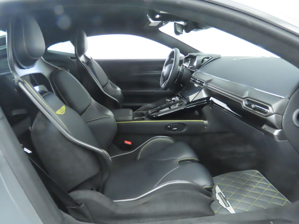 Thumbnail: 2025 Aston Martin Vantage - 21