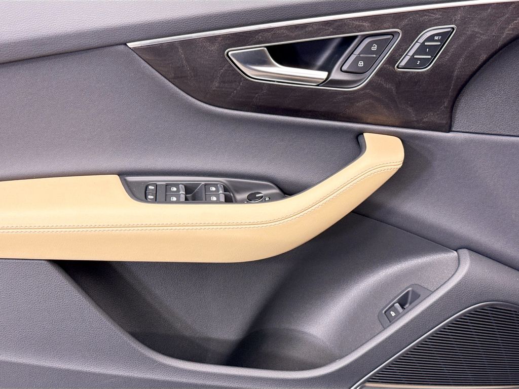 Thumbnail: 2026 Audi Q7 - 22