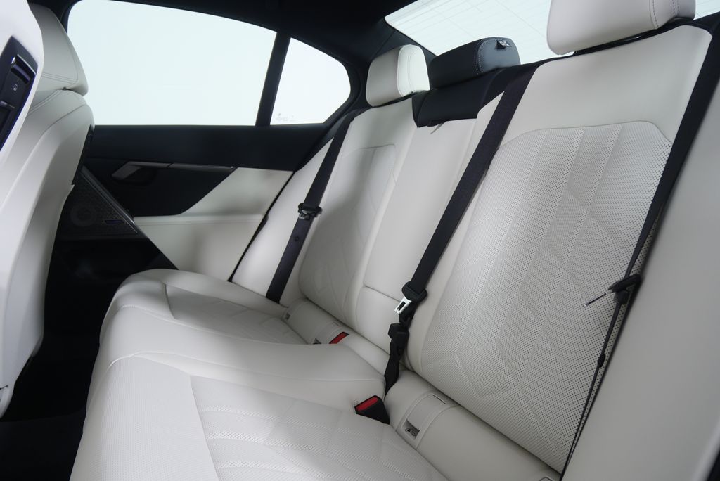 Thumbnail: 2026 BMW 5 Series - 16