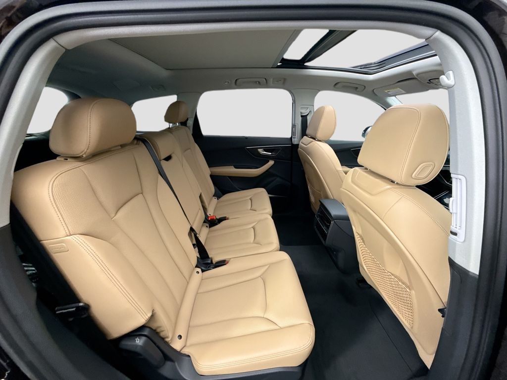 Thumbnail: 2026 Audi Q7 - 21