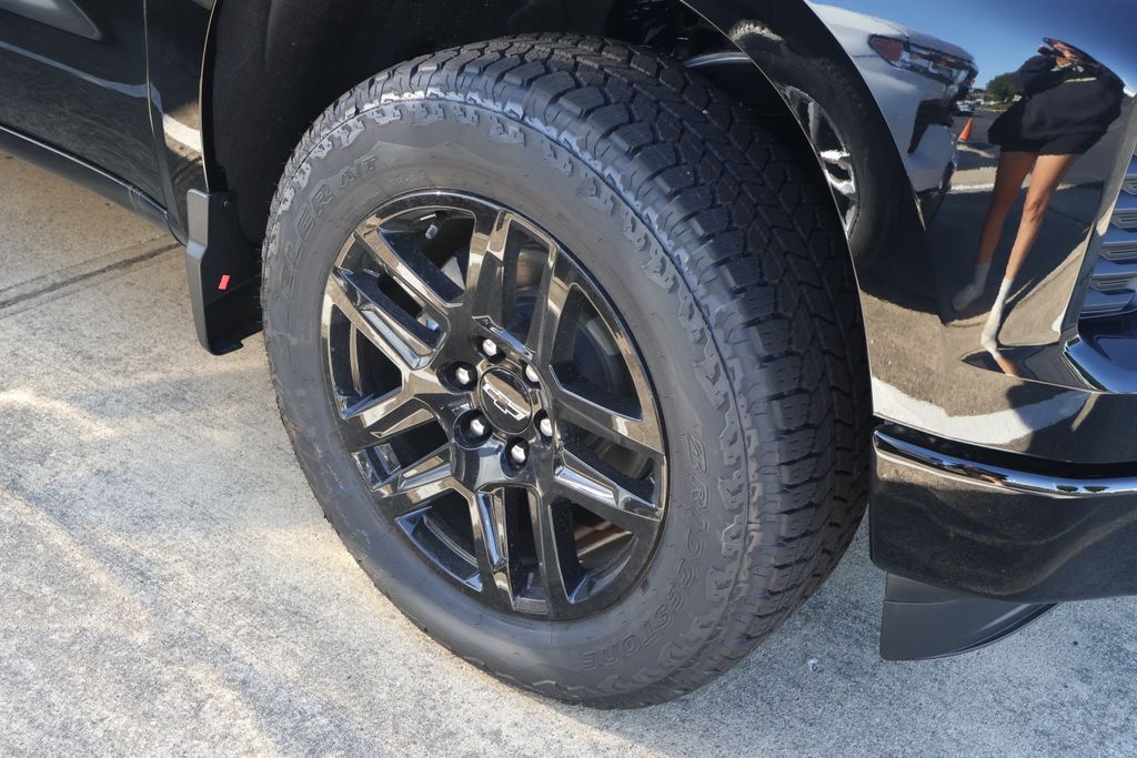 Thumbnail: 2026 Chevrolet Silverado 1500 - 9