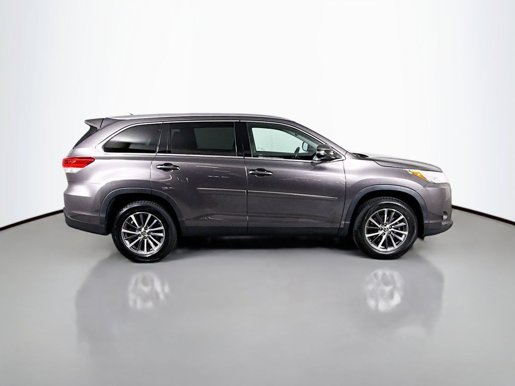 Thumbnail: 2019 Toyota Highlander - 4