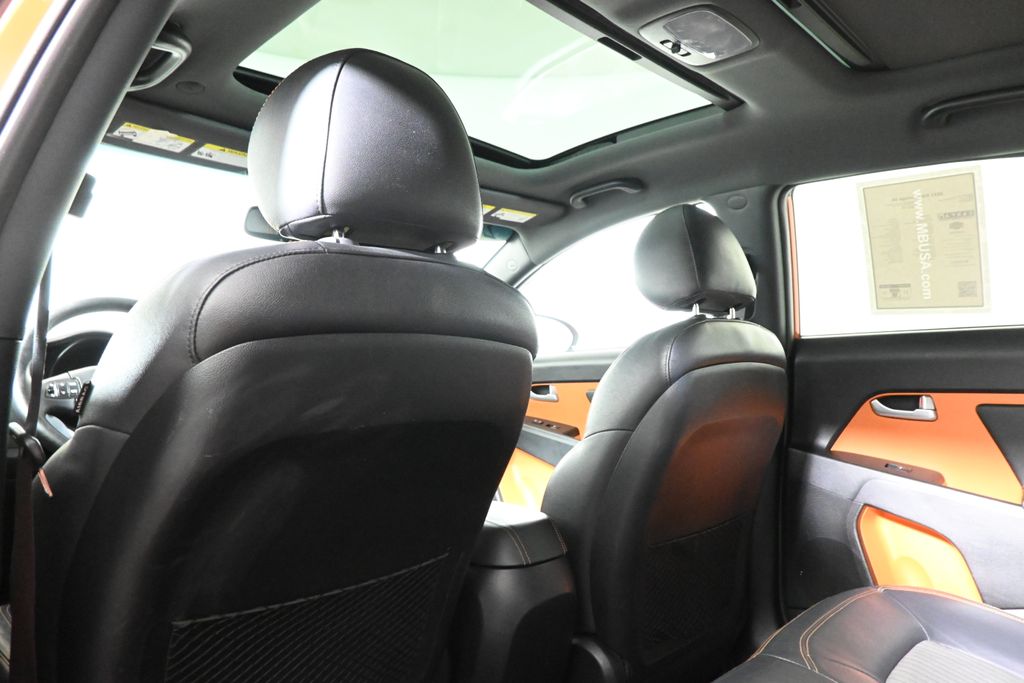 Thumbnail: 2011 Kia Sportage - 31