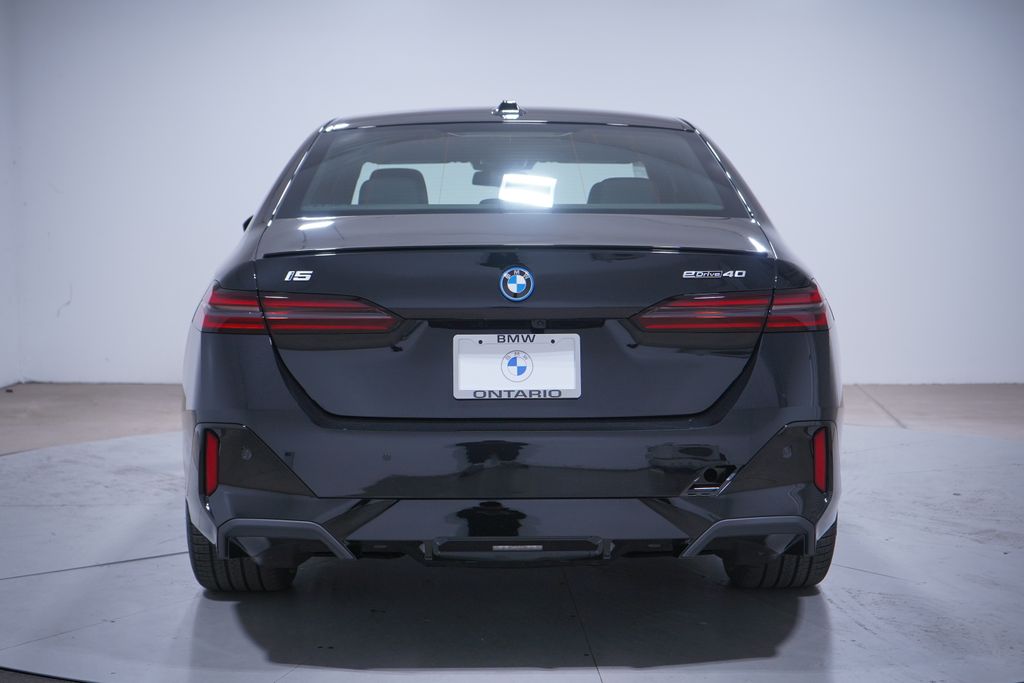 Thumbnail: 2026 BMW i5 - 5