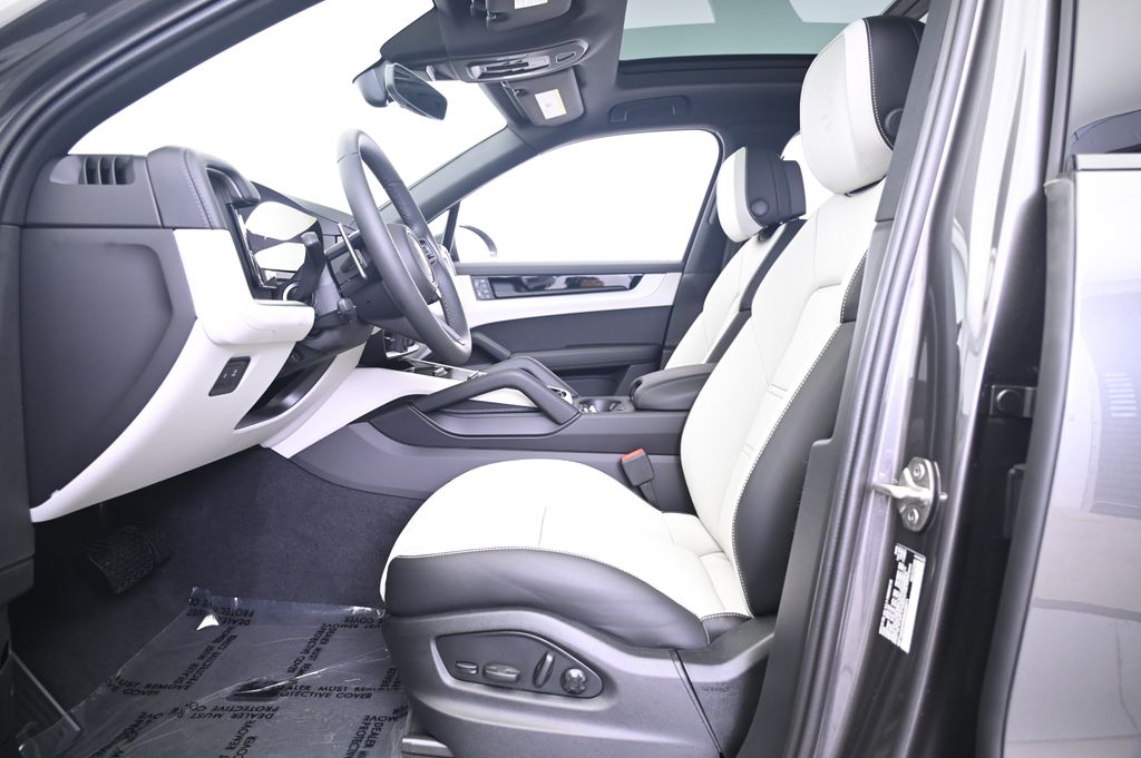 Thumbnail: 2025 Porsche Cayenne - 29
