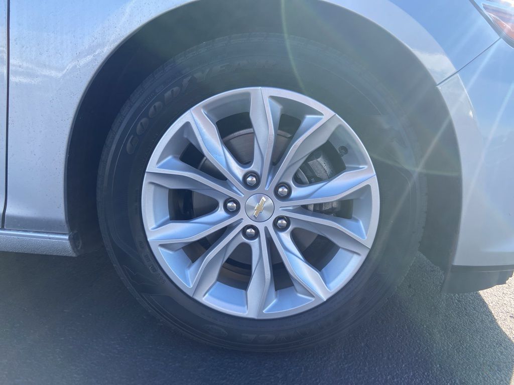 Thumbnail: 2019 Chevrolet Malibu - 9