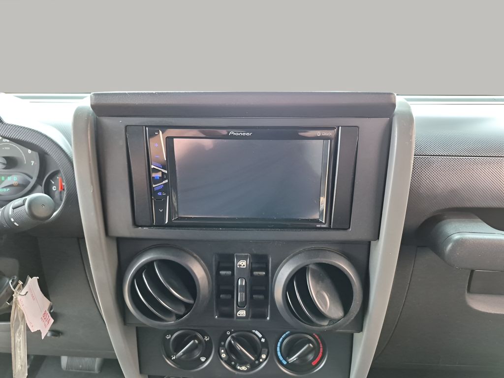 Used 2008  Jeep Unlimited X image 35