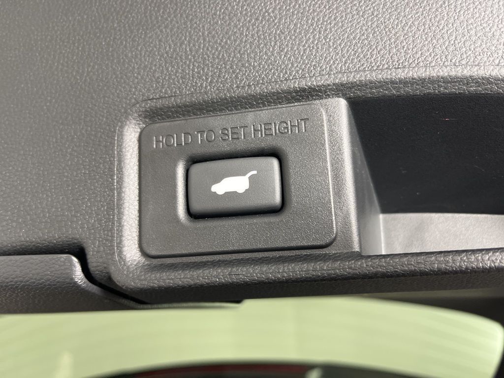 Thumbnail: 2025 Acura RDX - 21