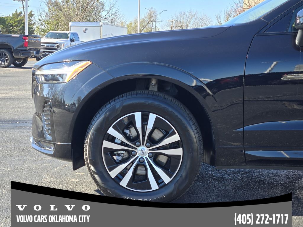 2025 Volvo XC60 B5 Core photo 2