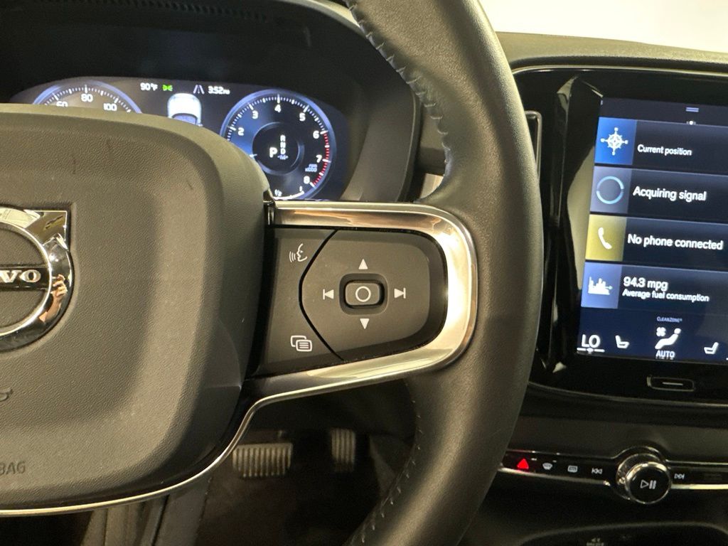 Used 2020 Silver Volvo Momentum image 10