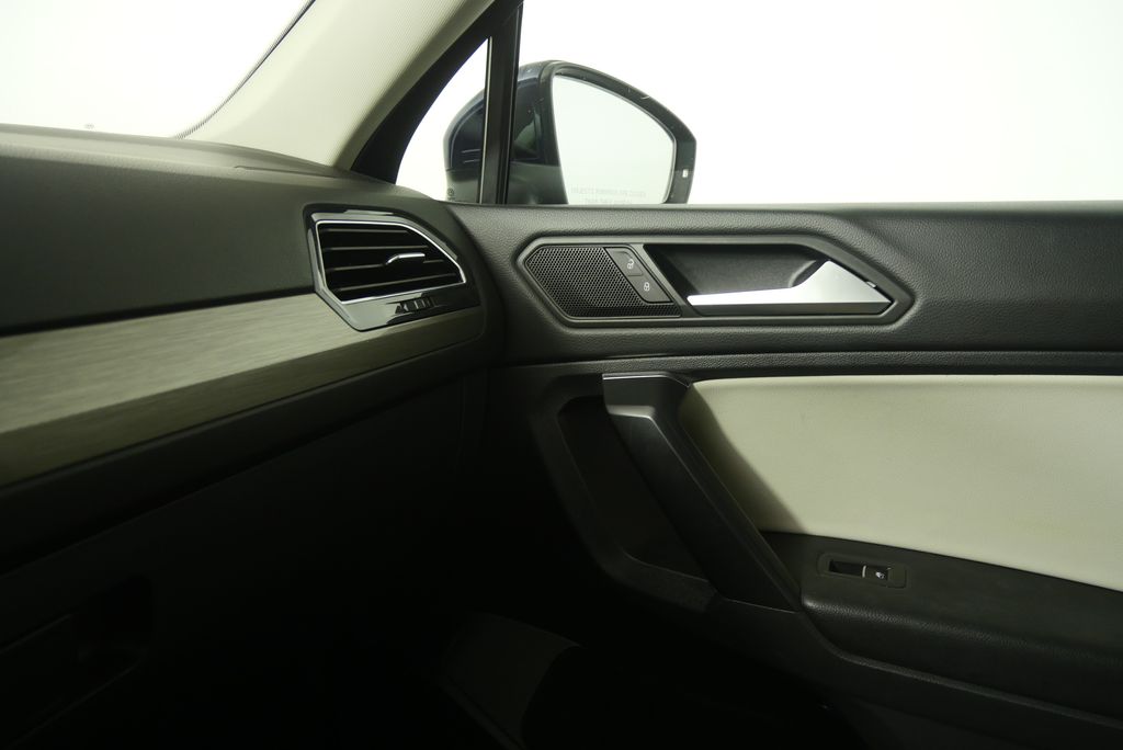 Thumbnail: 2021 Volkswagen Tiguan - 27
