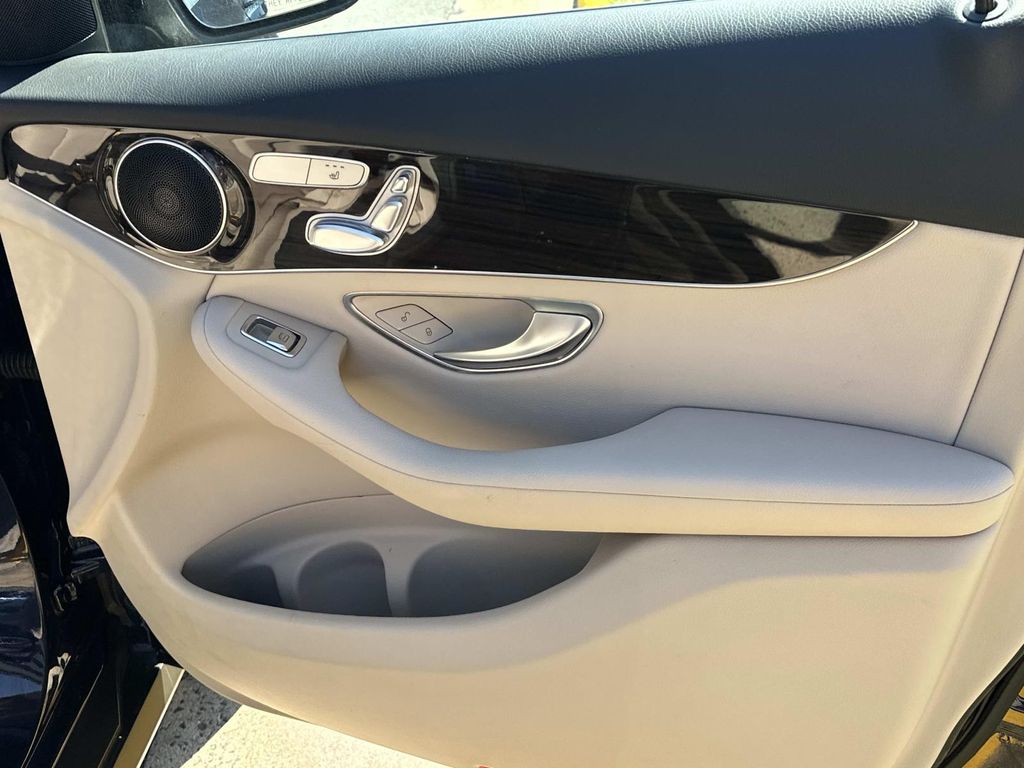 Thumbnail: 2017 Mercedes-Benz GLC - 19