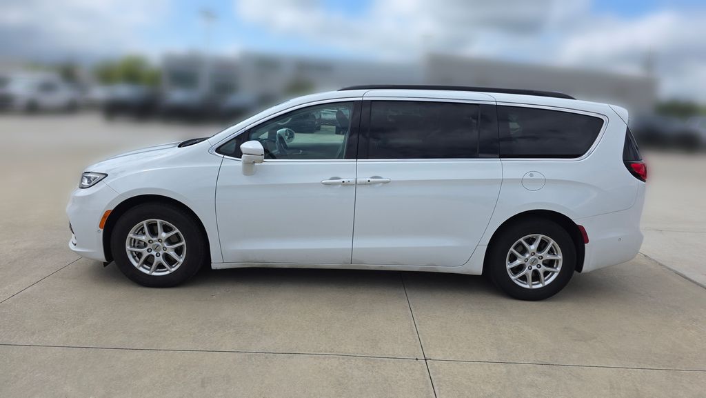 Used 2022 Chrysler Pacifica Touring L with VIN 2C4RC1BG9NR155268 for sale in Kansas City