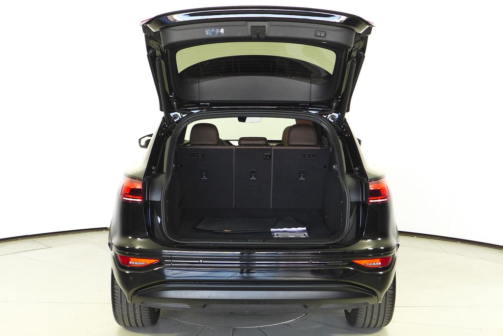 Thumbnail: 2025 Audi Q6 e-tron - 10