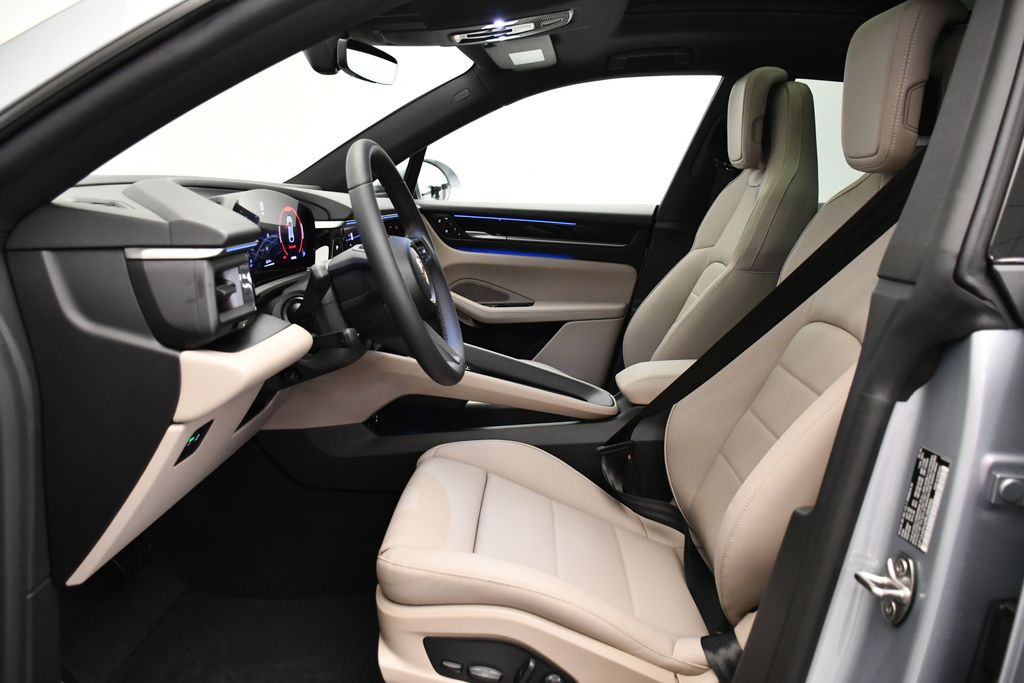 Thumbnail: 2025 Porsche Macan - 5