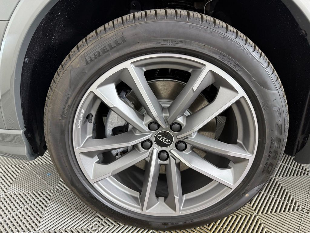 Thumbnail: 2025 Audi Q3 - 32