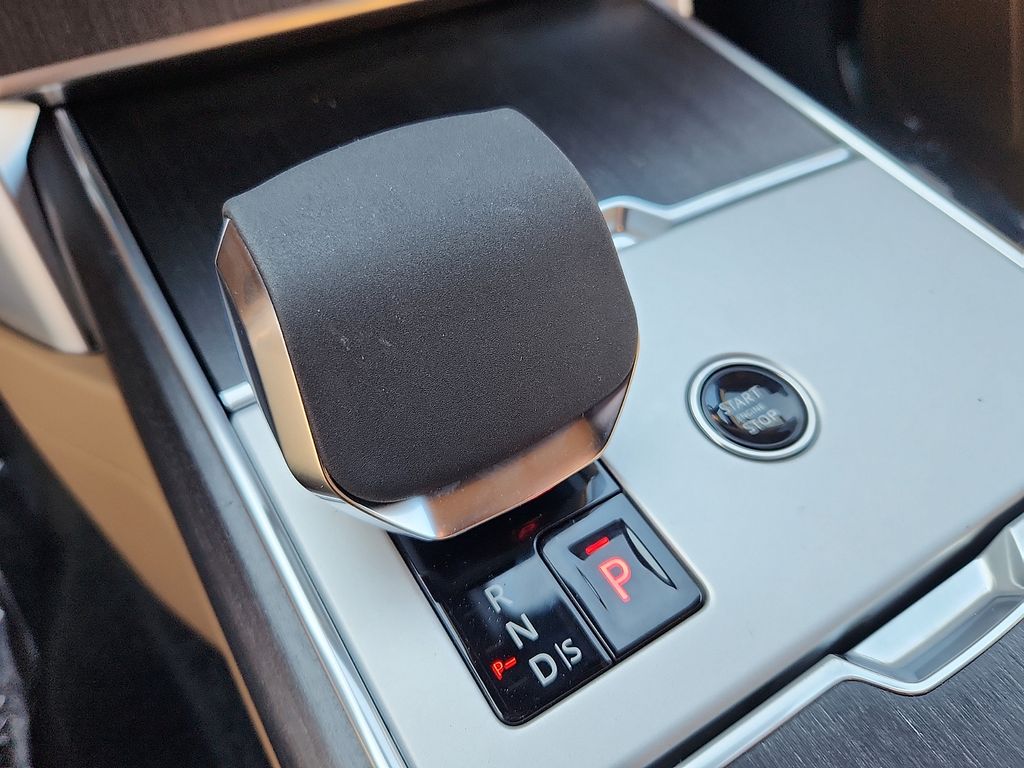 Thumbnail: 2025 Land Rover Range Rover - 7