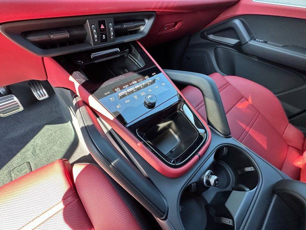 Thumbnail: 2026 Porsche Cayenne - 30