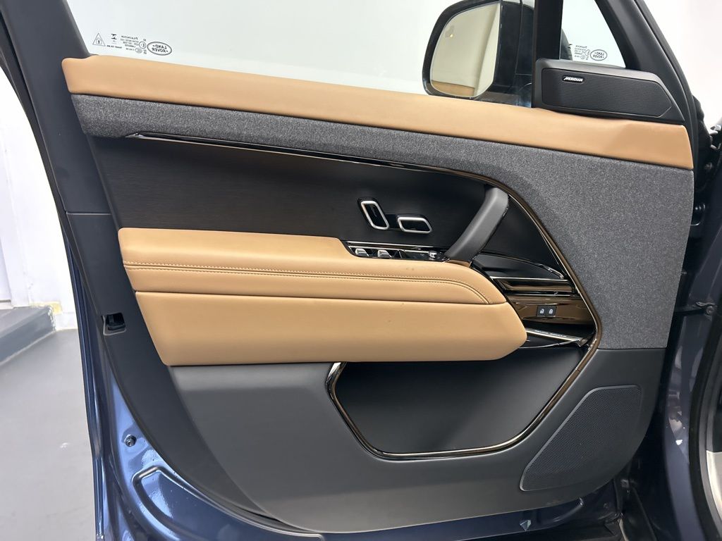 Thumbnail: 2026 Land Rover Range Rover Sport - 11