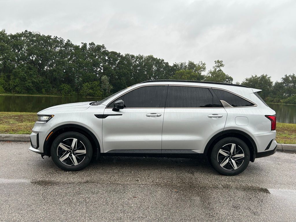 2021 Kia Sorento S 2