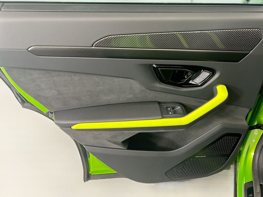 Thumbnail: 2025 Lamborghini Urus - 25
