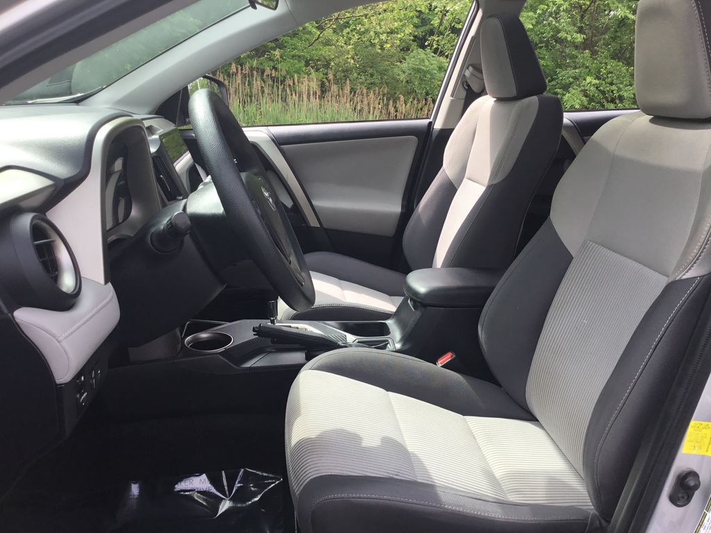 2014 Toyota RAV4 XLE 11