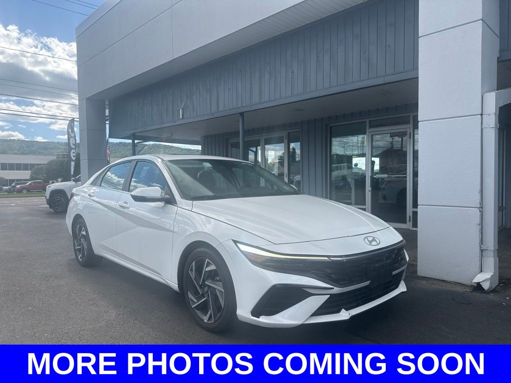Serenity White 2025 Hyundai Elantra Sedan Front-Wheel Drive Continuously Variable Transmission