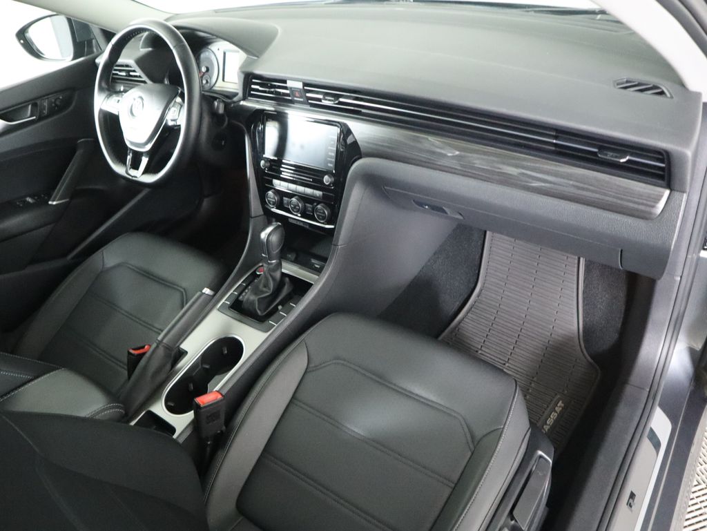 Thumbnail: 2020 Volkswagen Passat - 17