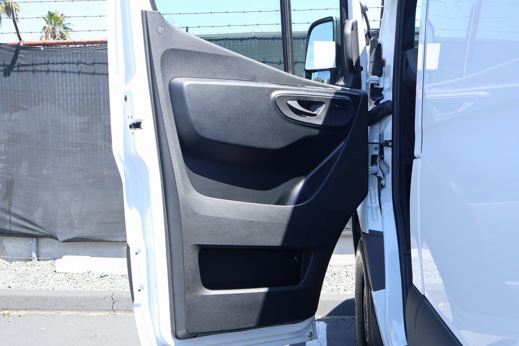 Thumbnail: 2026 Mercedes-Benz Sprinter - 7