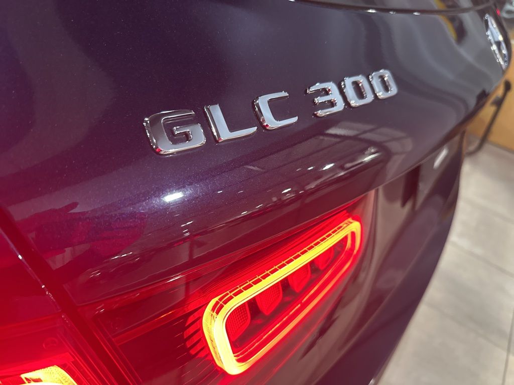 2021 Mercedes-Benz GLC GLC 300 26