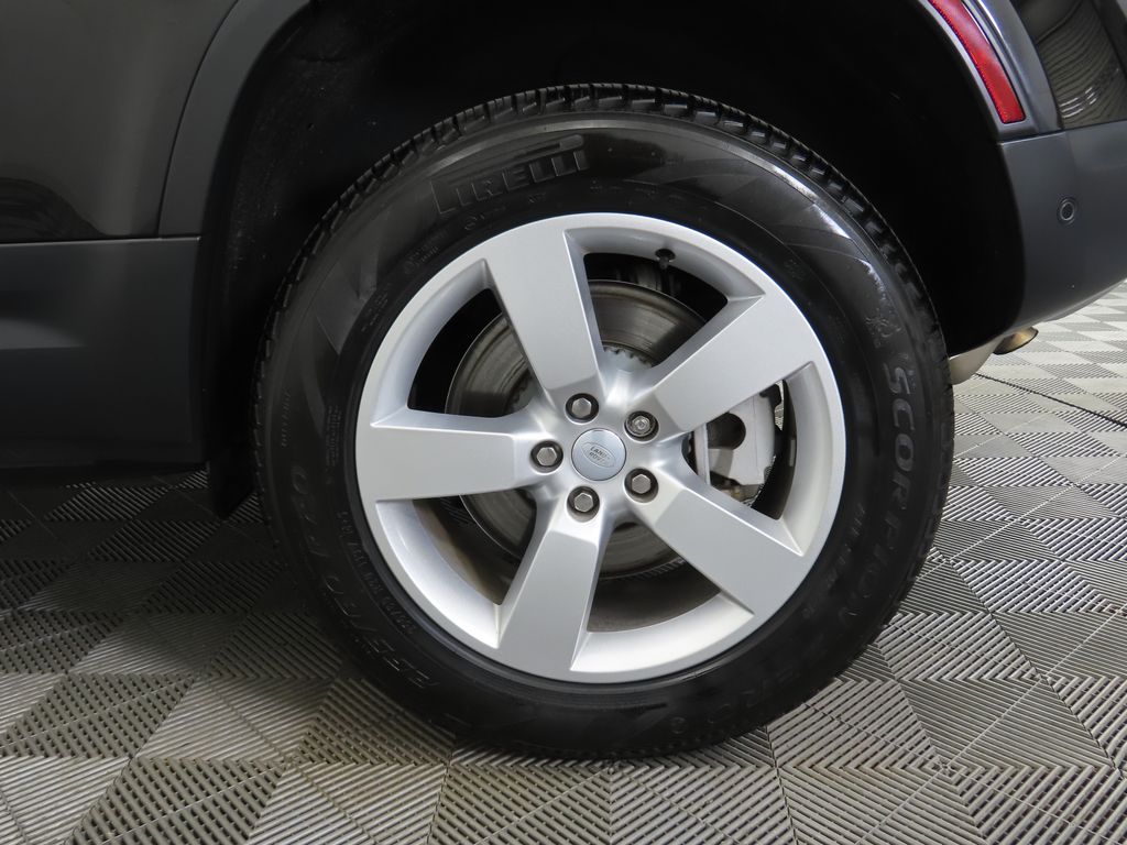 Thumbnail: 2024 Land Rover Defender - 32