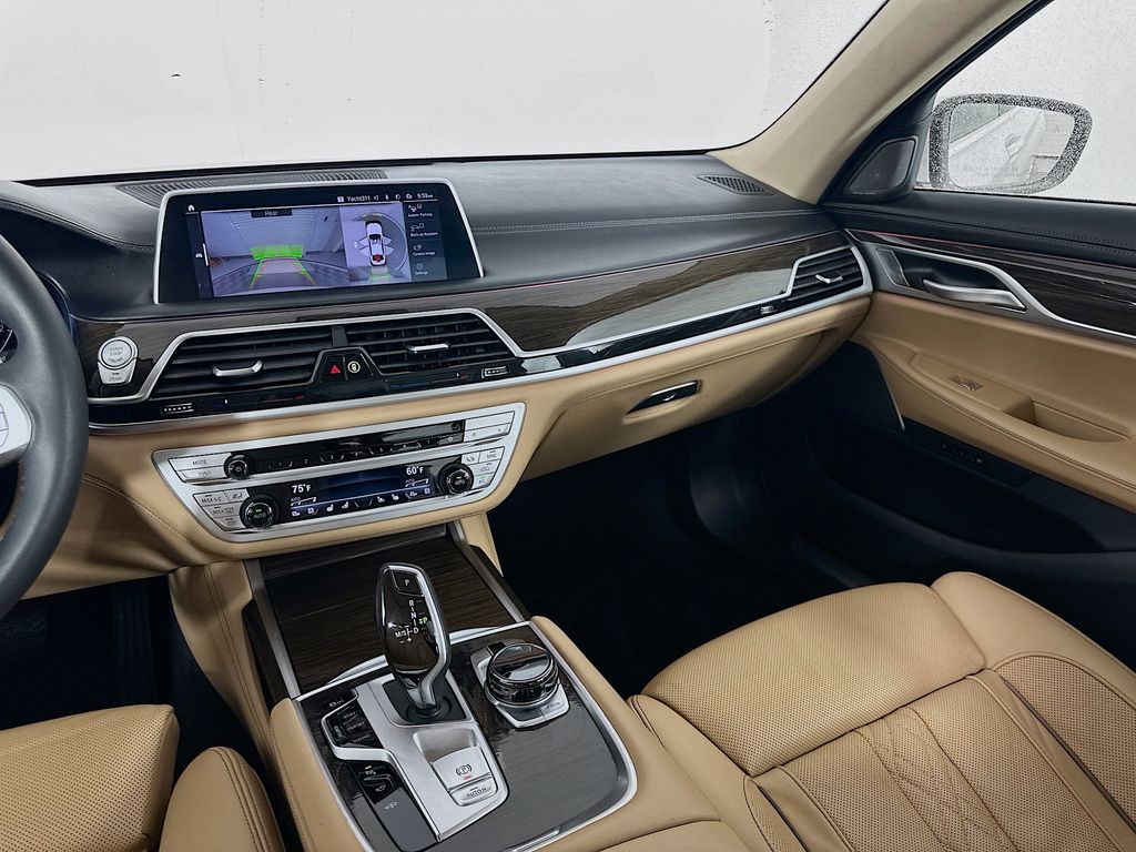 2022 BMW 7 Series 740i 24