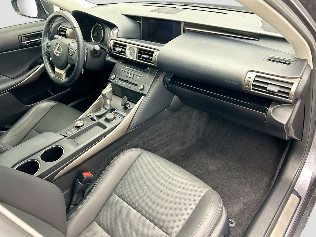 Thumbnail: 2016 Lexus IS - 15