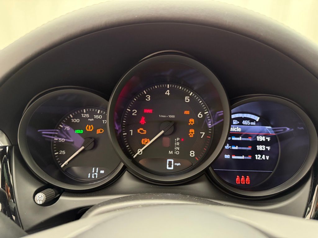Thumbnail: 2025 Porsche Macan - 31