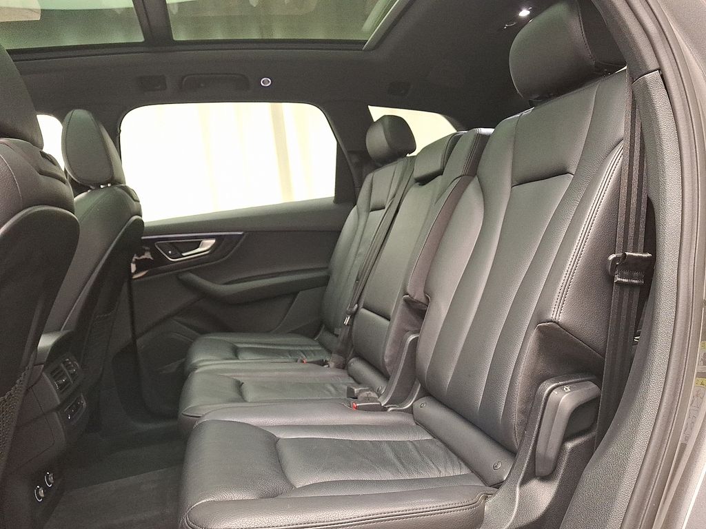 Thumbnail: 2019 Audi Q7 - 10