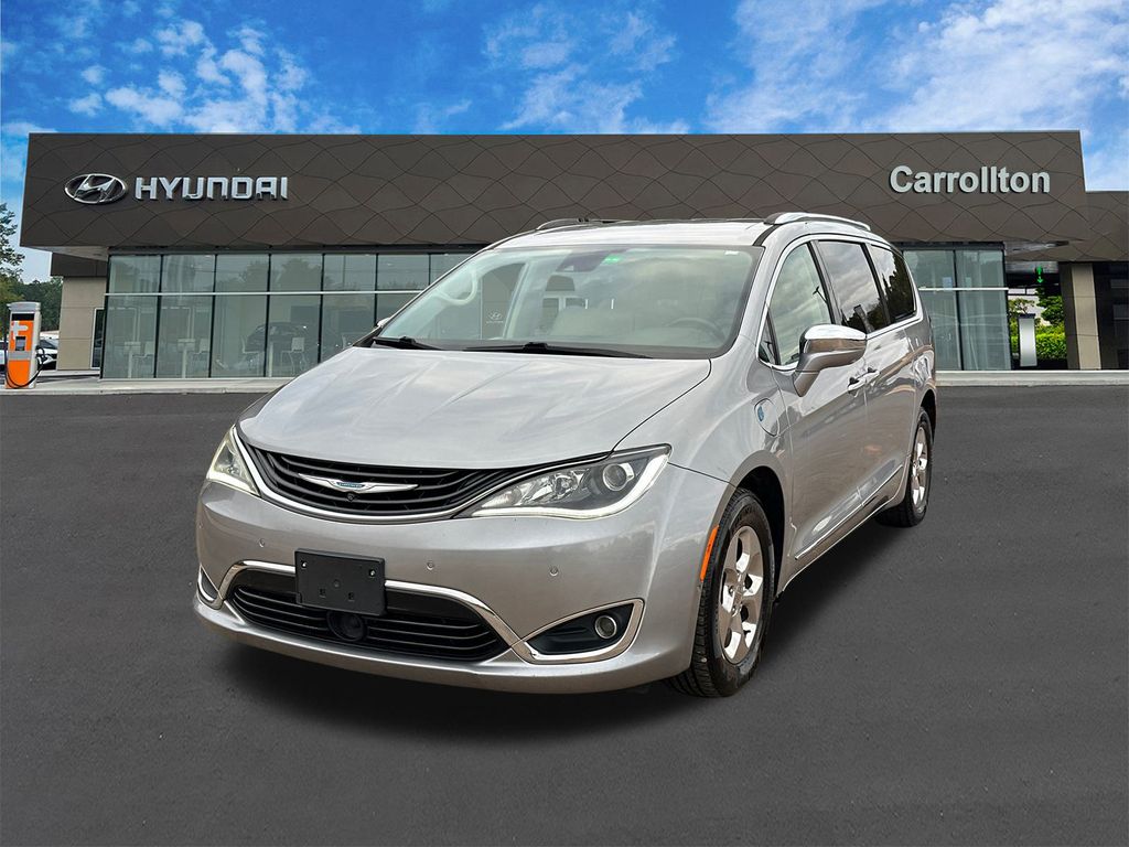 2018 Chrysler Pacifica Hybrid Limited's photo