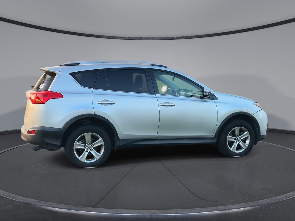Thumbnail: 2015 Toyota RAV4 - 9