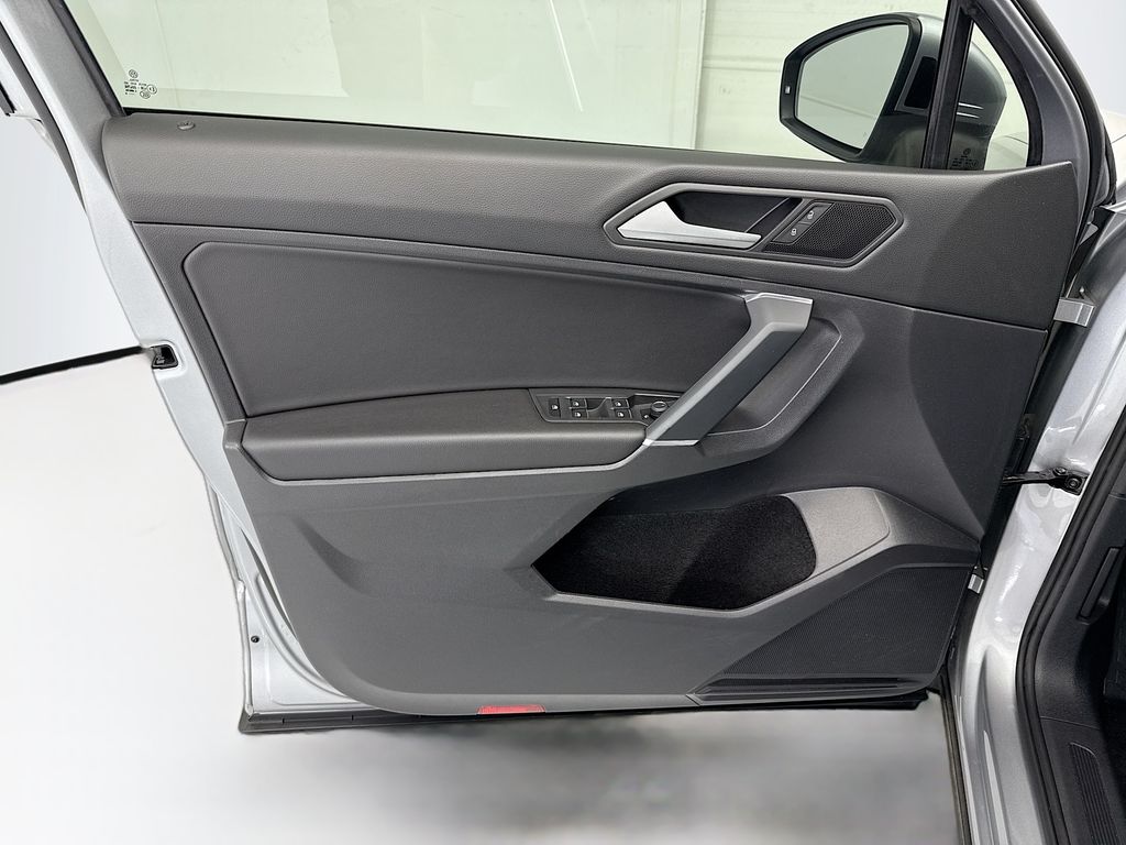 Thumbnail: 2020 Volkswagen Tiguan - 22